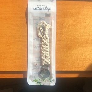 Macramé cutie clip
